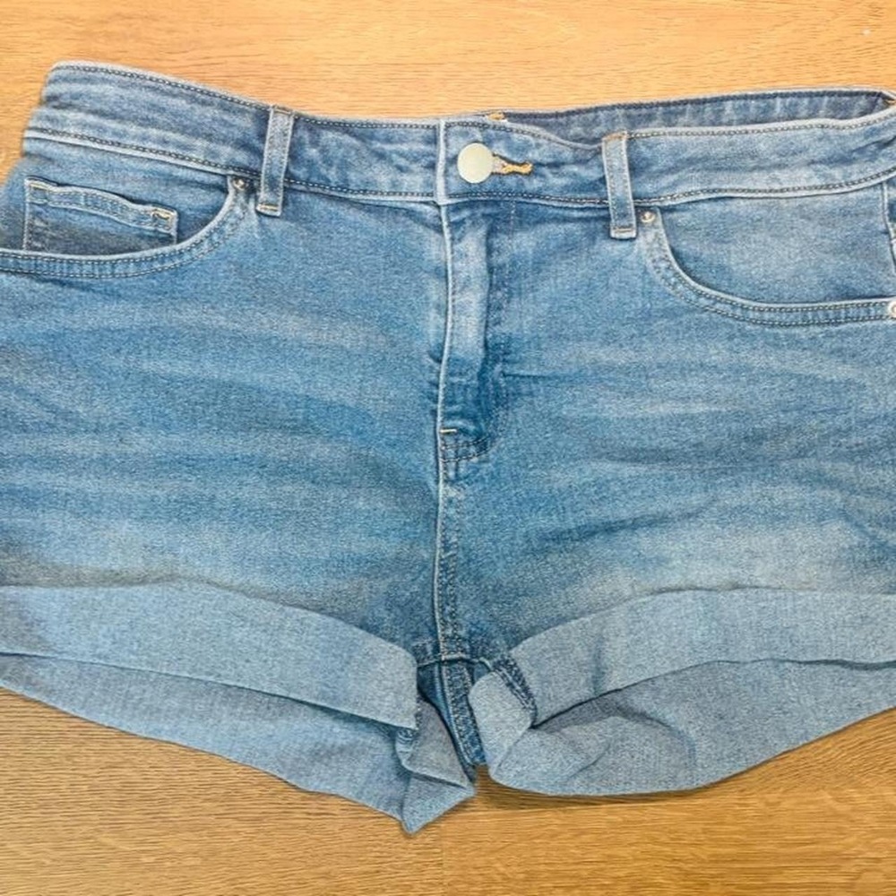 HM Womens Blue Denim Cuffed Shorts Light Wash Size 10 Casual Summer Bottoms
